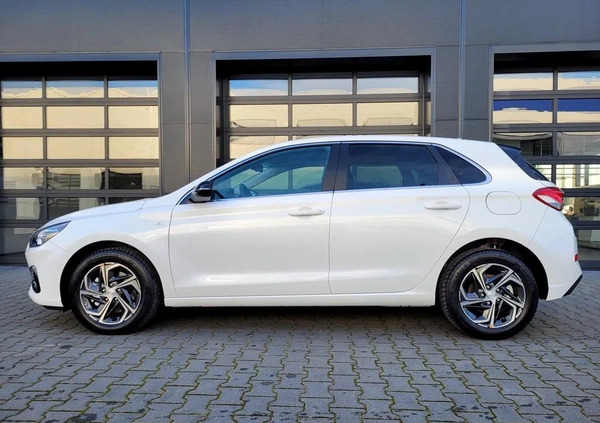 Hyundai I30 cena 98318 przebieg: 5, rok produkcji 2023 z Ostrzeszów małe 254